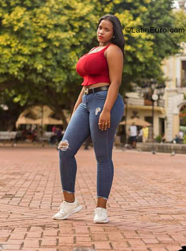 Date this voluptuous Dominican Republic girl Nicol Ashley from Santo Domingo DO36044