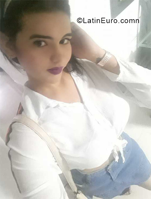 Date this tall Colombia girl Daniela from Barranquilla CO25159