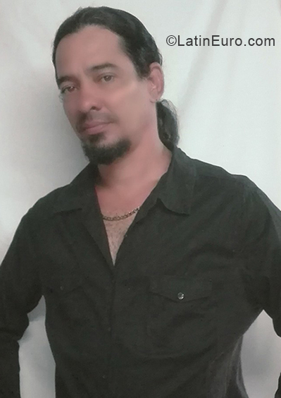 Date this stunning Cuba man Spiedra from santiago de cuba CU367