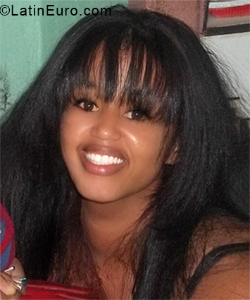 Date this cute Cuba girl Aridni from La Habana CU369