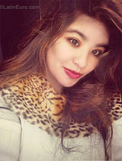 Date this delightful Bolivia girl Scarlet from La Paz BO46
