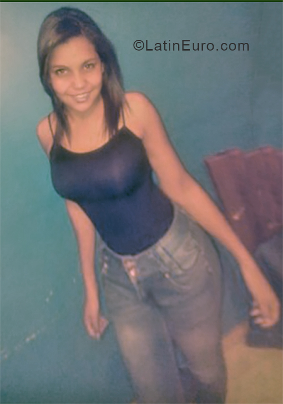 Date this charming Venezuela girl Ariana from Maraciabo VE1947