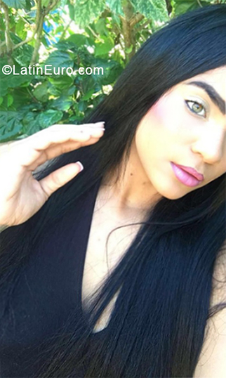 Date this nice looking Dominican Republic girl Naomy from Santo Domingo DO33104