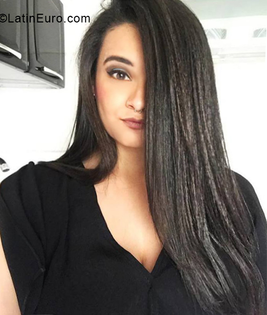 Date this nice looking Brazil girl Barbara from Rio De Janeiro BR11079