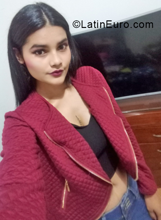 Date this stunning Colombia girl Camila from Bogota CO24311