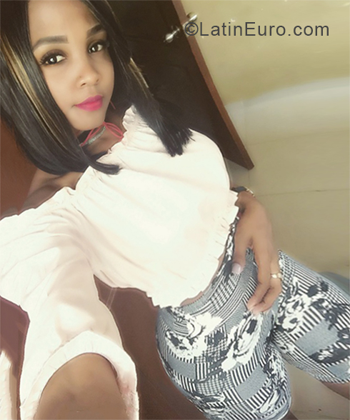 Date this voluptuous Dominican Republic girl Wilmerie from Santo Domingo DO33115