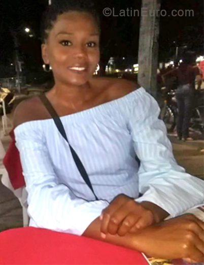 Date this beautiful Colombia girl Tatis from Cali CO24317