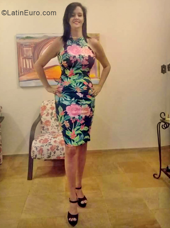 Date this beautiful Brazil girl Daniela from Vitoria BR10843
