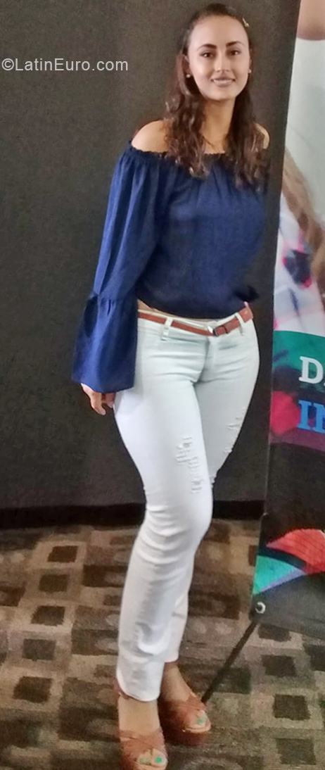 Date this young Colombia girl Erika from Medellin CO24324