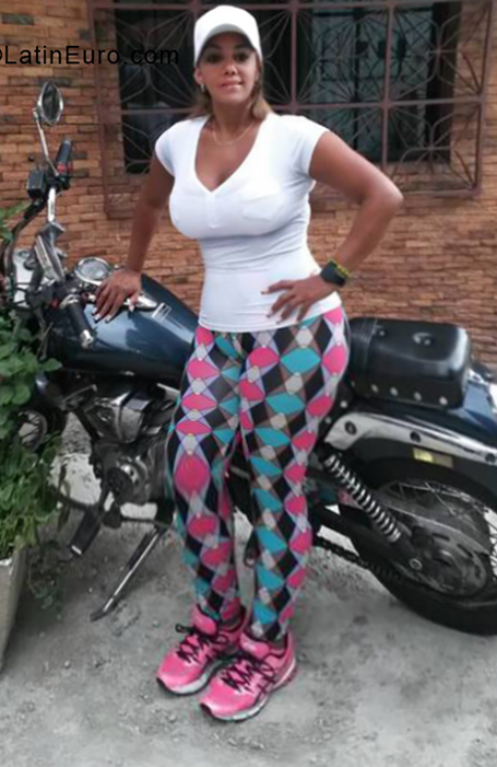 Date this delightful Venezuela girl Licet from Caracas VE1883