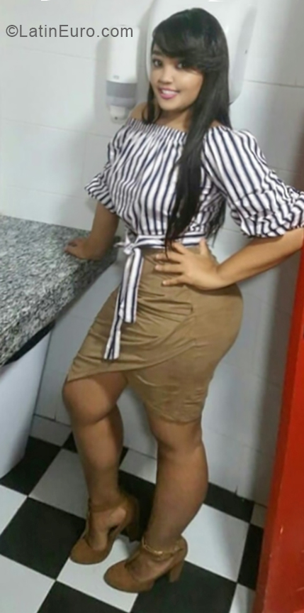 Date this hot Dominican Republic girl Luz from Santo Domingo DO33190