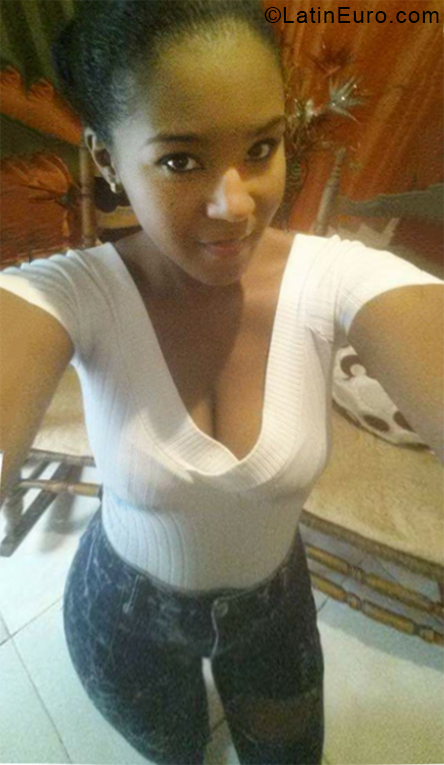 Date this charming Dominican Republic girl Wanderlin from Santo Domingo DO33191