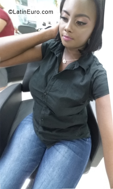 Date this charming Dominican Republic girl Gen from Santo Domingo DO33245