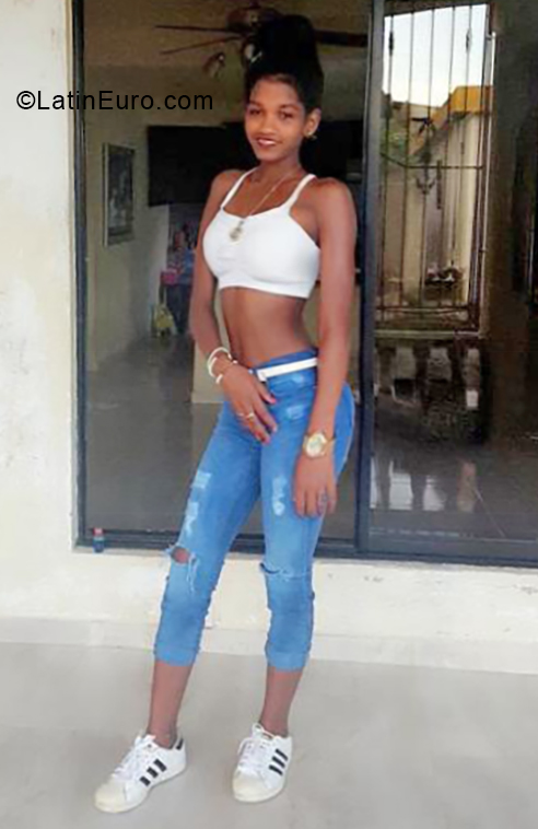 Date this attractive Dominican Republic girl Erika from Santiago DO33242