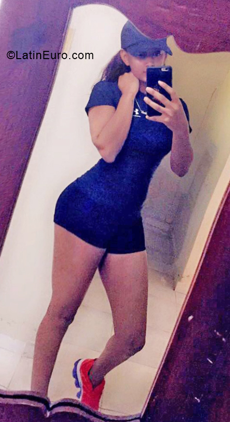 Date this good-looking Dominican Republic girl Yas from Santiago DO33263