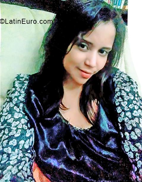 Date this nice looking Dominican Republic girl Astris from Santo Domingo DO33271