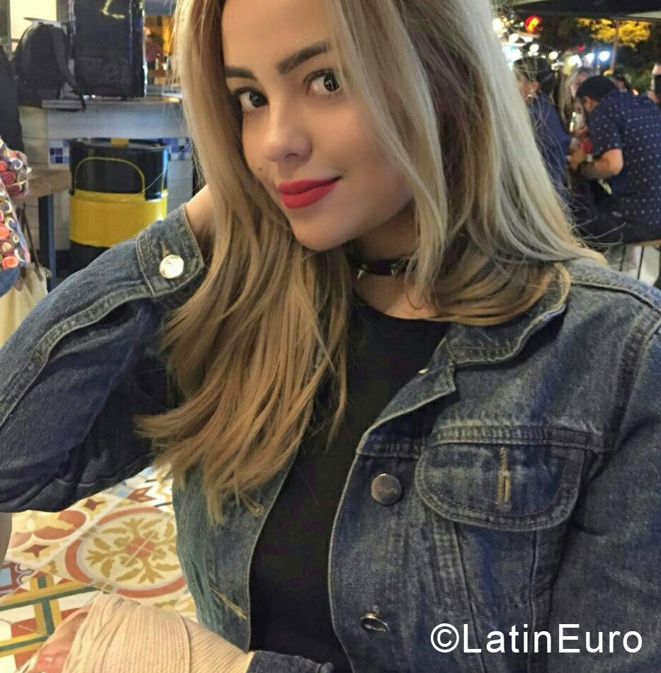 Date this good-looking Colombia girl Mariana from Medellin CO24445