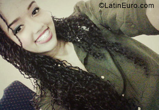 Date this attractive Brazil girl BRUNA from Porto Velho BR10682