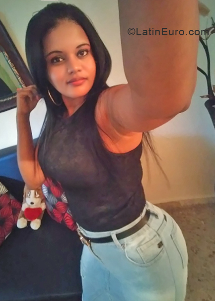 Date this sensual Dominican Republic girl Yokasta from Santo Dominho DO33304