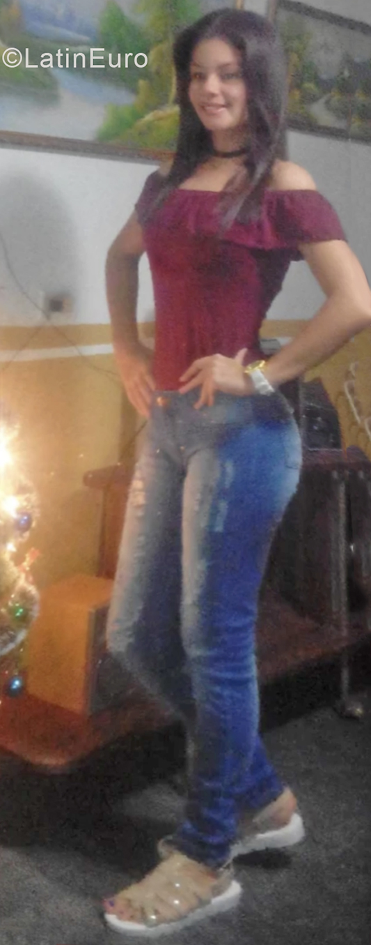 Date this fun Venezuela girl Karla from Maracaibo VE1945