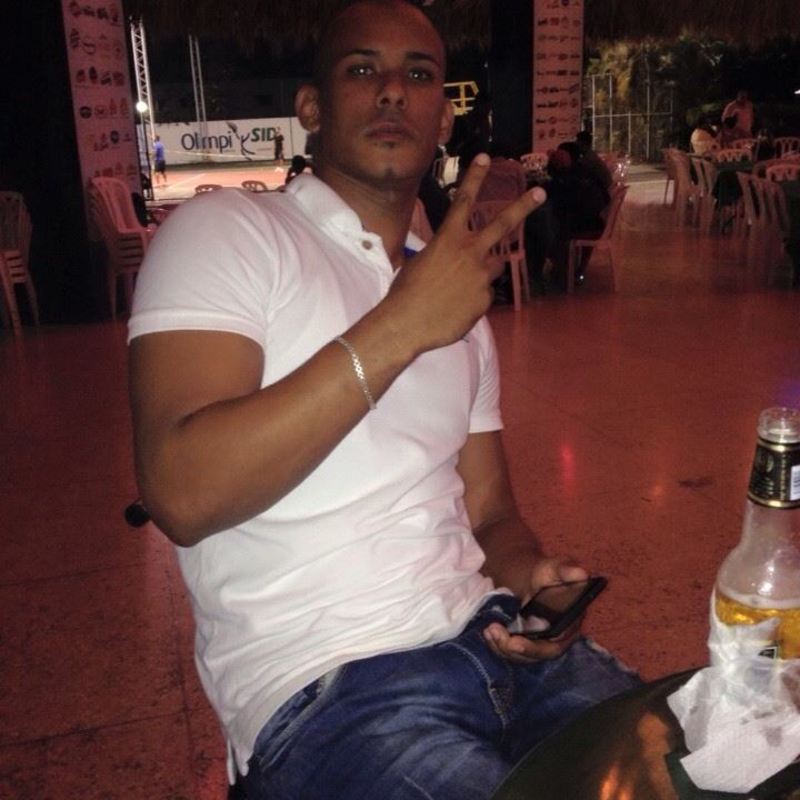 Date this good-looking Dominican Republic man Emilio from Santo Domingo Este DO33326