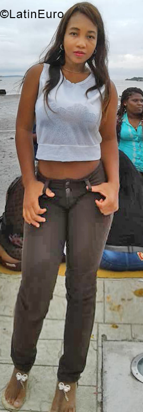 Date this happy Colombia girl Sara from Cali CO24498