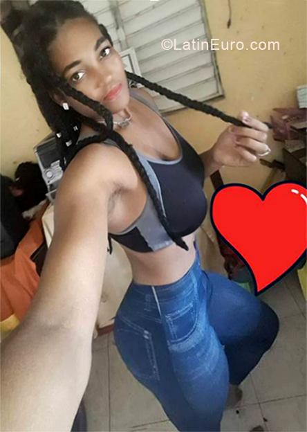 Date this lovely Dominican Republic girl Yafreisi from Santo Domingo DO33357