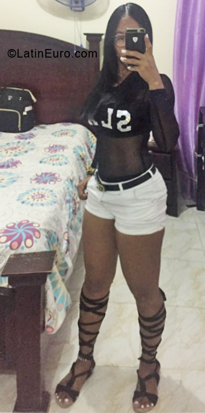 Date this delightful Dominican Republic girl Yanadys from Santiago DO33359