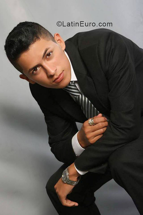 Date this voluptuous Dominican Republic man Derby from Santo Domingo DO33361