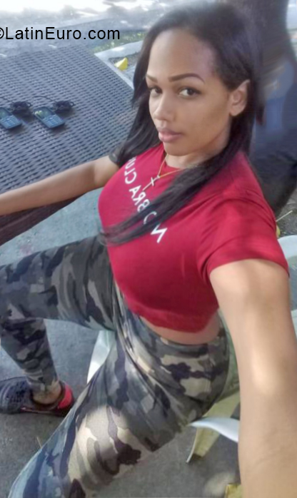 Date this foxy Dominican Republic girl Carolina from Santo Domingo DO33366