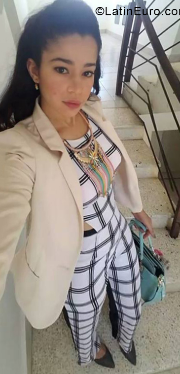 Date this tall Dominican Republic girl Gissell from Santiago DO33381