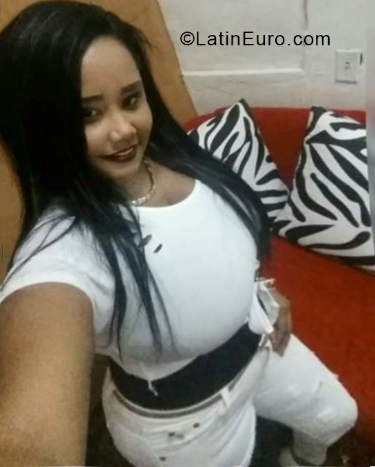 Date this delightful Dominican Republic girl Mariela from Santo Domingo DO33388