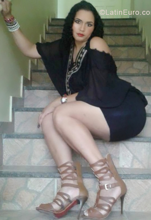 Date this nice looking Brazil girl Luciene from Aimorés BR10713