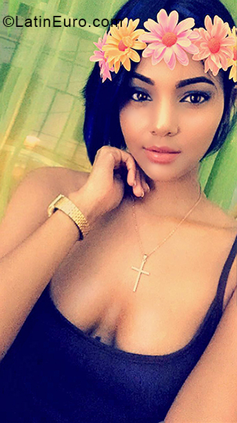 Date this stunning Dominican Republic girl Rossy from Santo Domingo DO33452