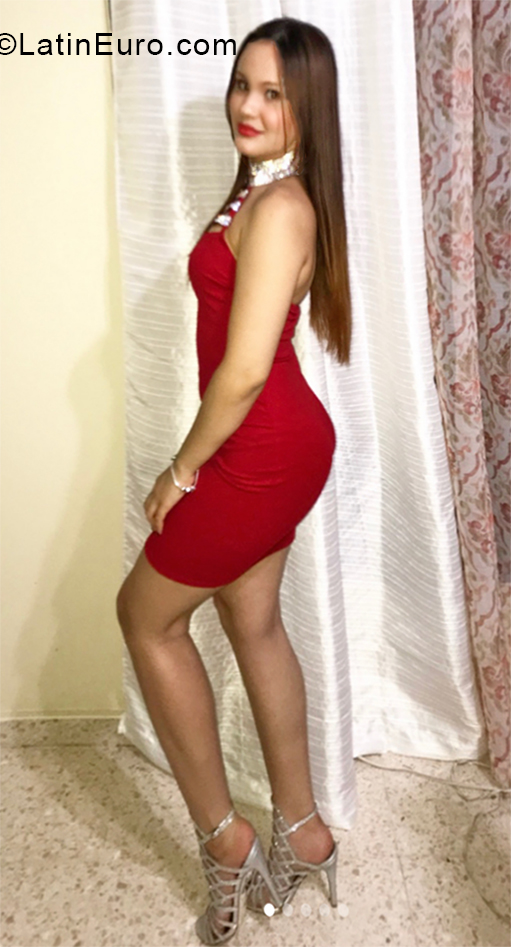 Date this hard body Dominican Republic girl Yamilka from Santiago De Los Caballeros DO33462