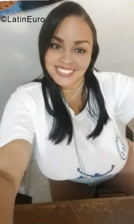 Date this nice looking Dominican Republic girl Mery from Santiago DO33492