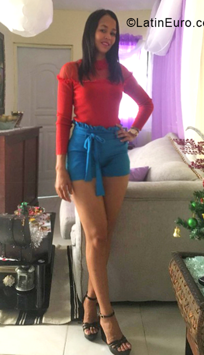 Date this georgeous Dominican Republic girl Victoria from Santo Domingo DO35340