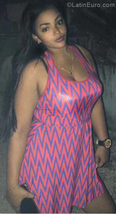 Date this foxy Dominican Republic girl Sarah from San Pedro De Macoris DO33505
