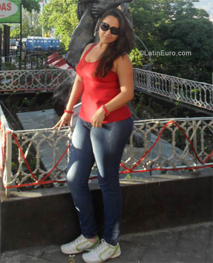 Date this voluptuous Colombia girl Alejandra from Pereira CO24609