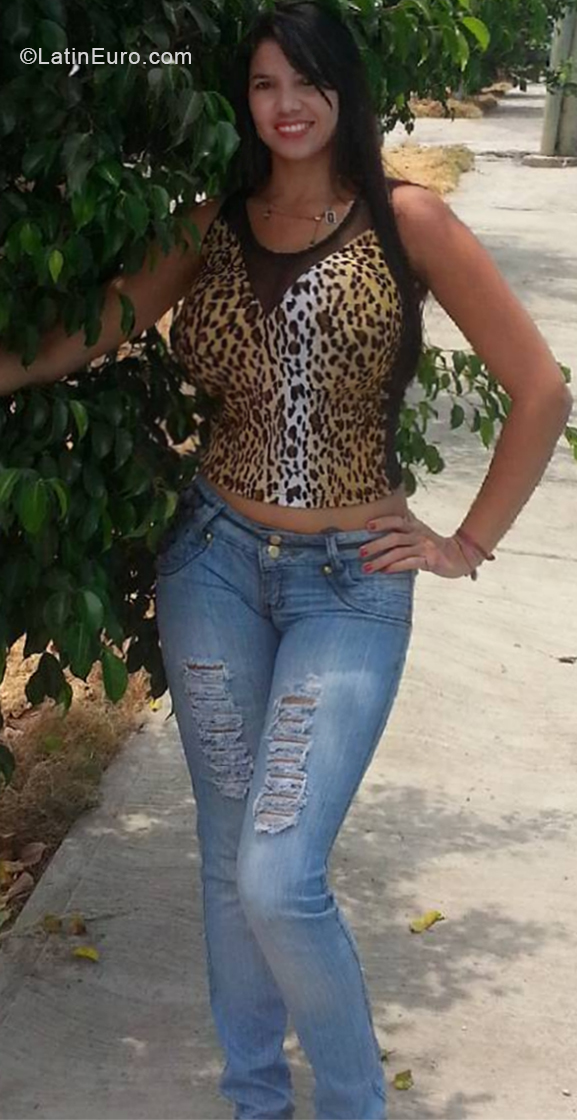 Date this charming Venezuela girl Yenny from Guarenas VE2002