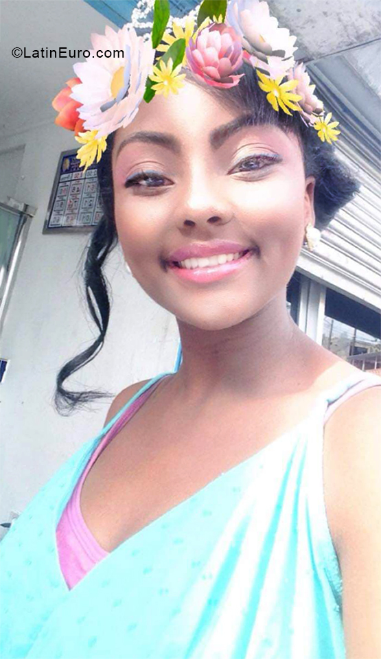 Date this hot Dominican Republic girl Caterin from Santo Domingo DO33512