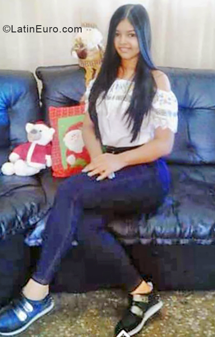 Date this lovely Venezuela girl Natalia from Puerto Ordaz VE2011