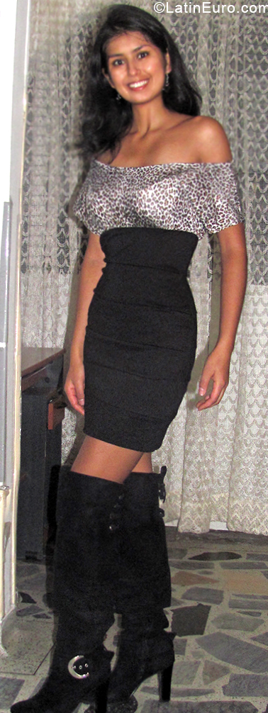 Date this sensual Colombia girl Jineth from Bogota CO24627