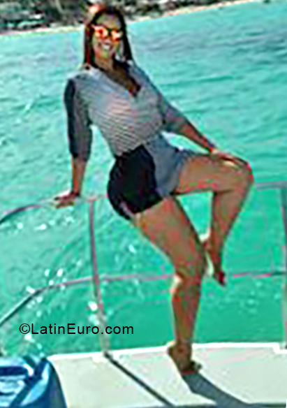 Date this gorgeous Venezuela girl Keila from Guatire VE2015