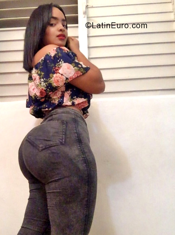 Date this voluptuous Dominican Republic girl Lesly Trujillo from Santo Domingo DO33539