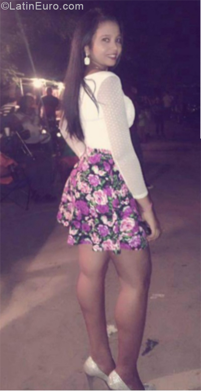 Date this happy Dominican Republic girl Yeniffer from Santiago DO33556