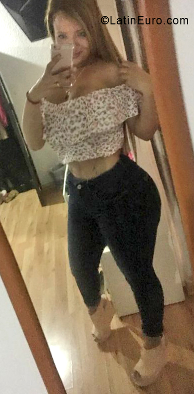 Date this foxy Venezuela girl Mary from Maracaibo VE2023
