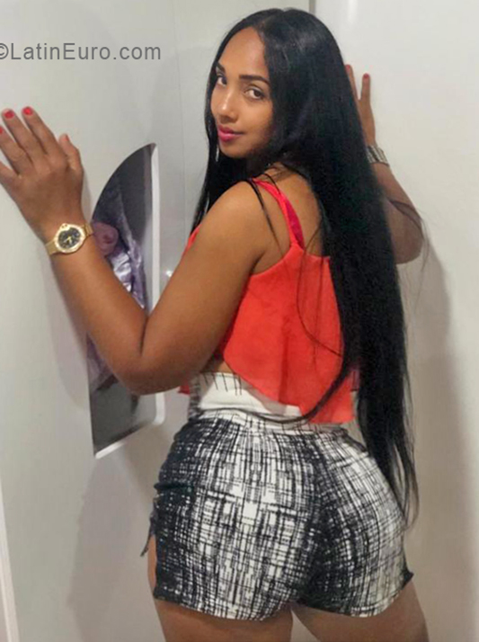 Date this charming Dominican Republic girl Deyaniry from Santiago DO33565