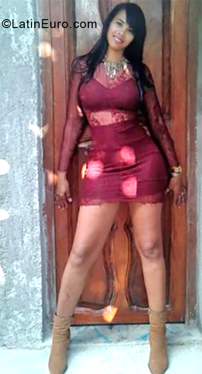 Date this charming Cuba girl Kairoko from Santiago De Cuba CU443