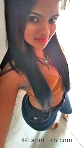 Date this funny Dominican Republic girl Estefany from Santiago DO33576